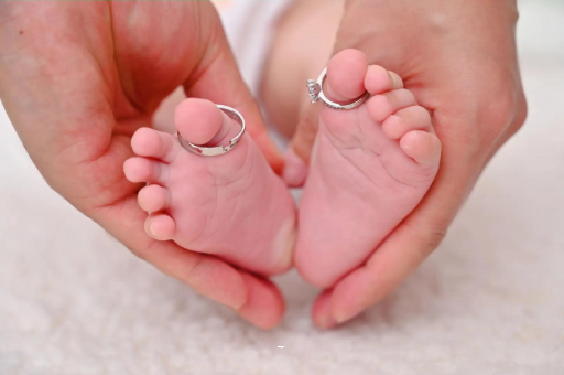 明港宝宝吃奶呕吐